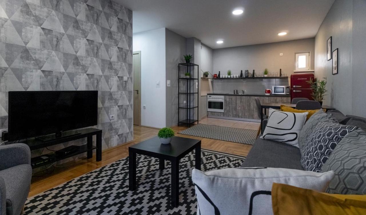 Central Fenix Apartment - Free Private Parking-Fast Wi-Fi 诺威萨 外观 照片